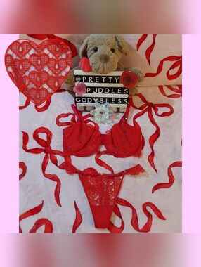 ❤ VS 2pc Dream Angels Sweetheart Lace Bra & V-String Set ❤